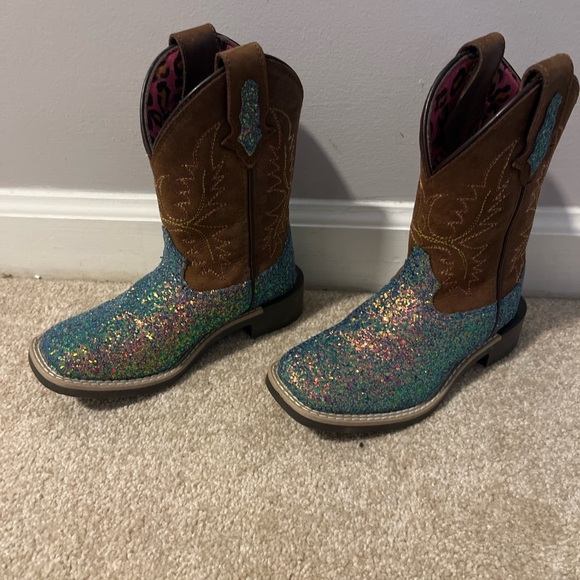 Size 11 Boots - Picture 2 of 3